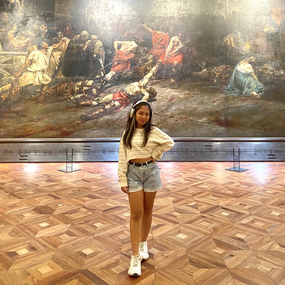 Self museum picture with the Spolarium at the back